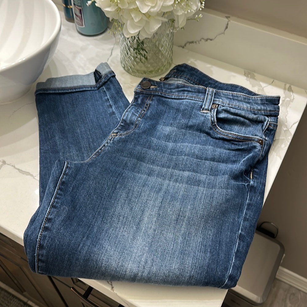 Kut from the Kloth Catherine slim boyfriend Capri jeans 18w Stitch Fix